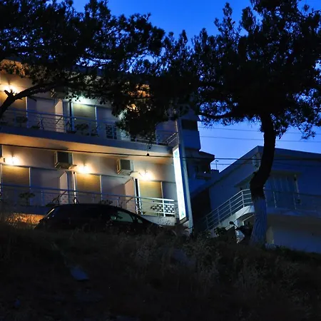 Nora Hotel *